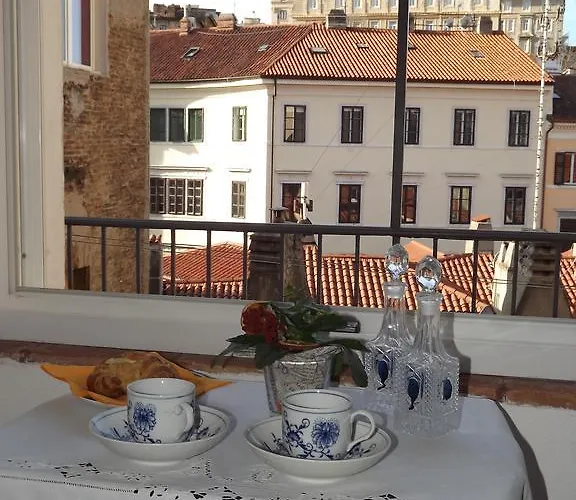 Gens Julia Τεργέστη