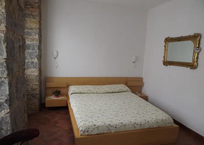 Gens Julia Τεργέστη