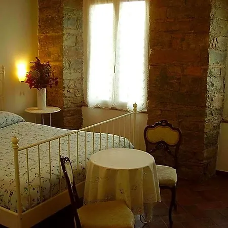 Gens Julia Bed and Breakfast 4*
