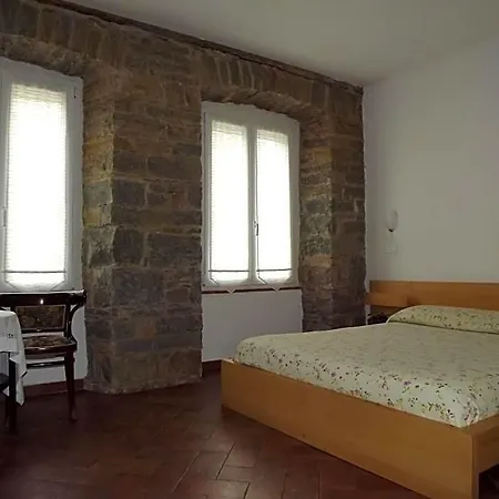 Gens Julia Τεργέστη
