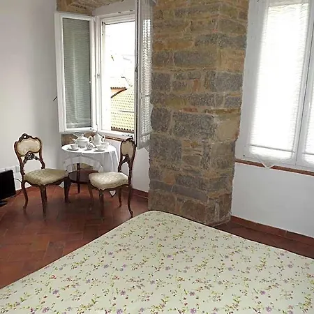Gens Julia Bed and Breakfast 4*
