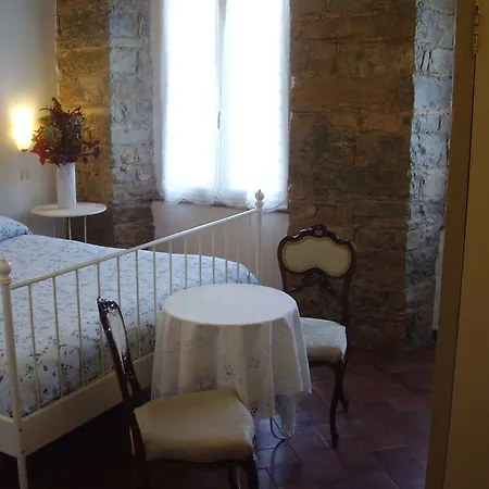 Gens Julia Τεργέστη
