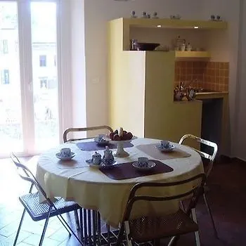 Gens Julia Bed & Breakfast *